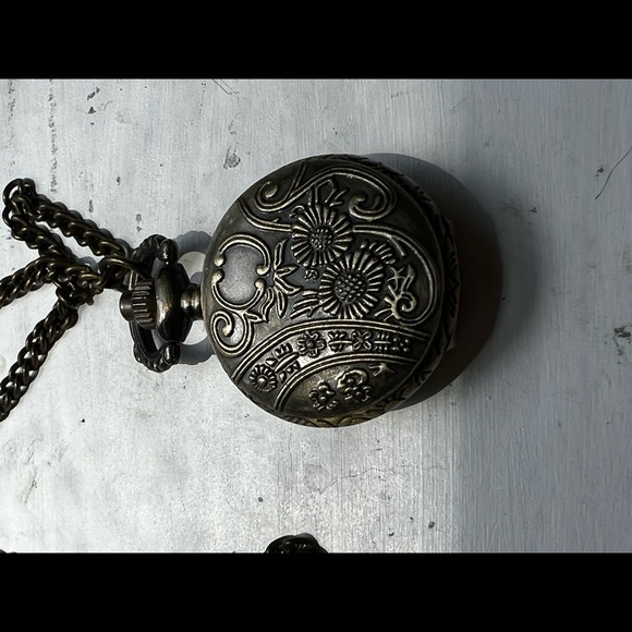 Heart clock pendant Hot Topic - Picture 4 of 4